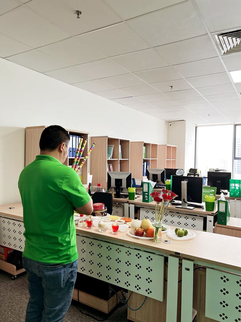 Ngày đầu khai xuân đi làm lại sau Tết Nguyên Đán